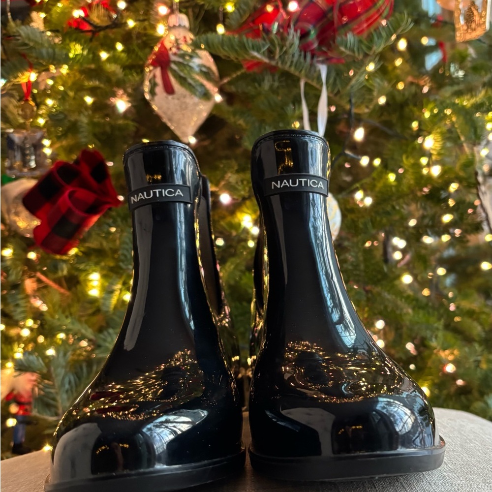 Women’s Nautica Shiny Rain Boots / Chelsea Ankle Boots